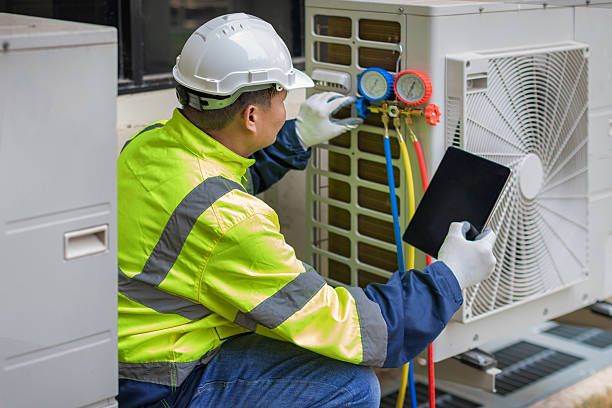 Professional Ac Installation technician working in Eddyville, IA